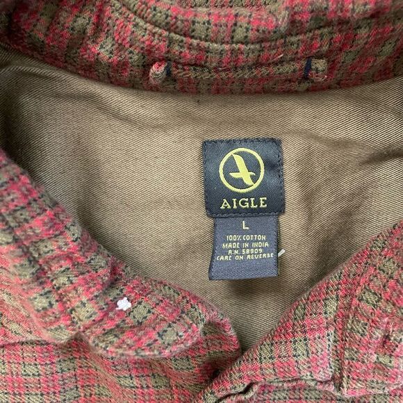 AIGLE Button Down Plaid Flannel Size Large - Picture 7 of 7